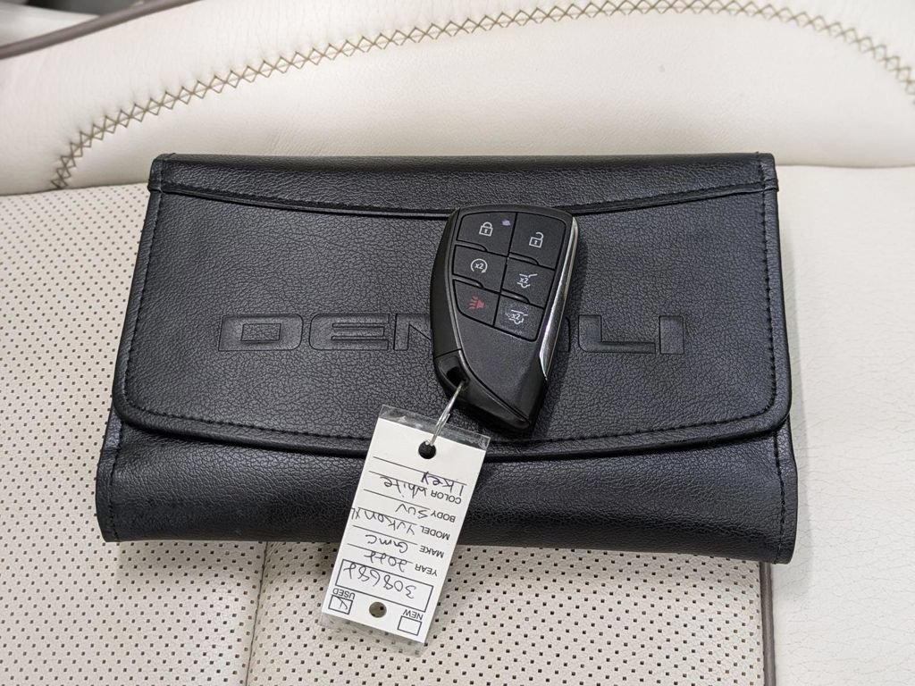 Used 2022 GMC Yukon XL Denali AWD/4WD image 22