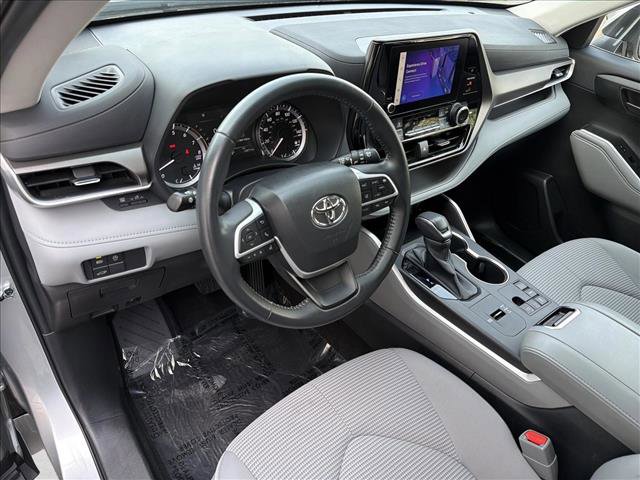 Used 2023 Toyota Highlander LE FWD image 13