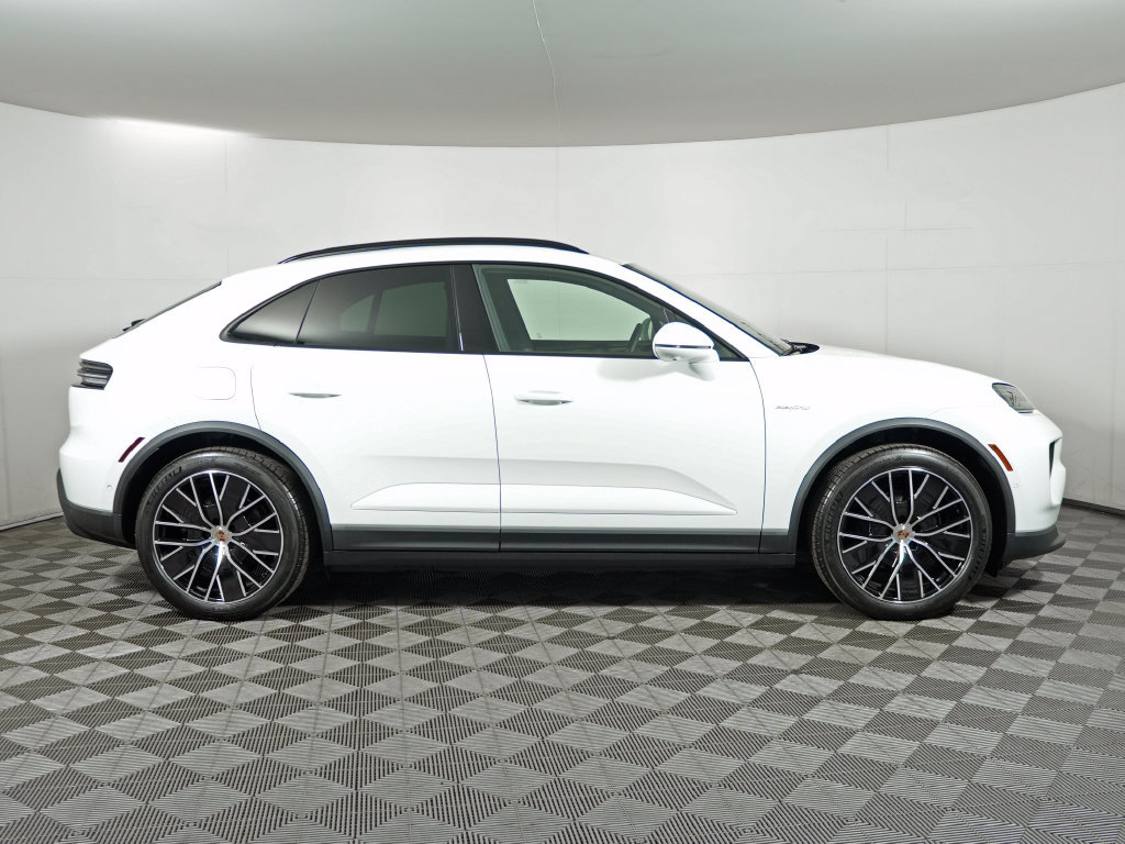 Certified 2026 Porsche Macan 4 Electric AWD/4WD image 8