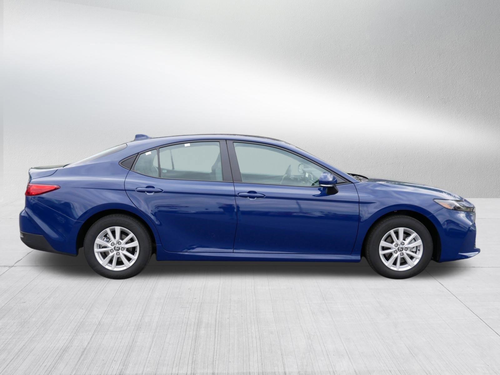 Used 2025 Toyota Camry LE AWD/4WD image 8