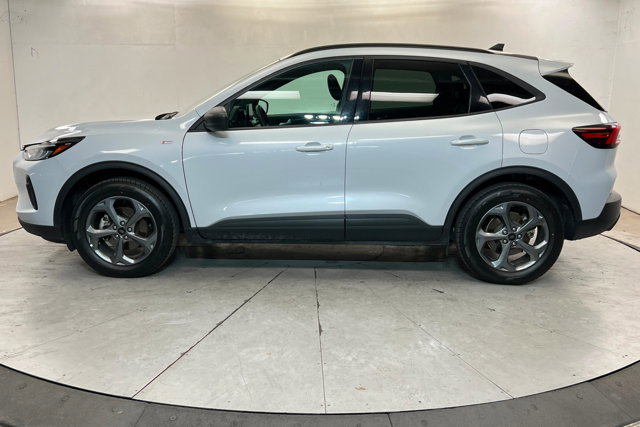 Used 2025 Ford Escape ST-Line image 2