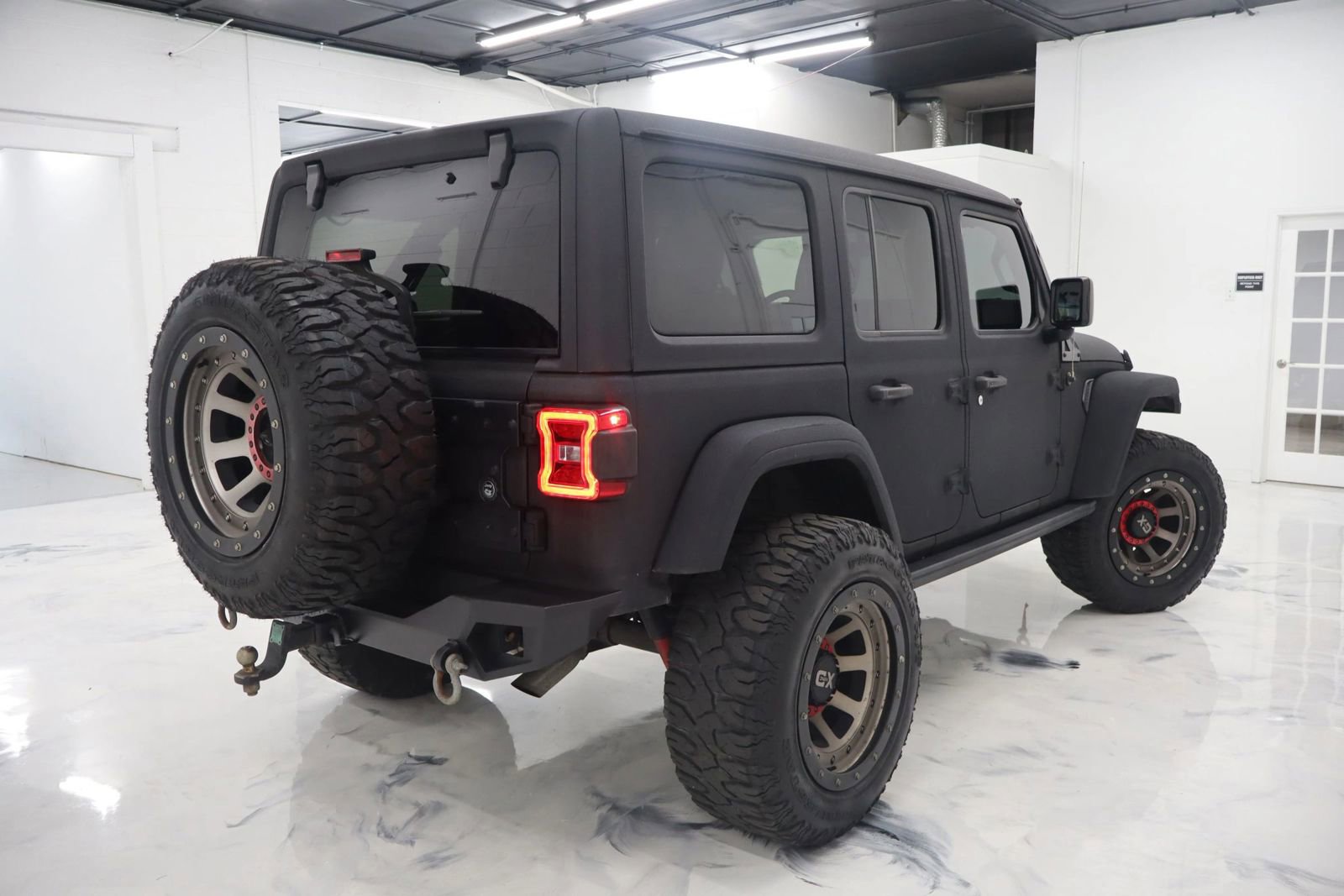 Used 2019 Jeep Wrangler Unlimited Sahara w/ Quick Order Package 24M Moab AWD/4WD image 11