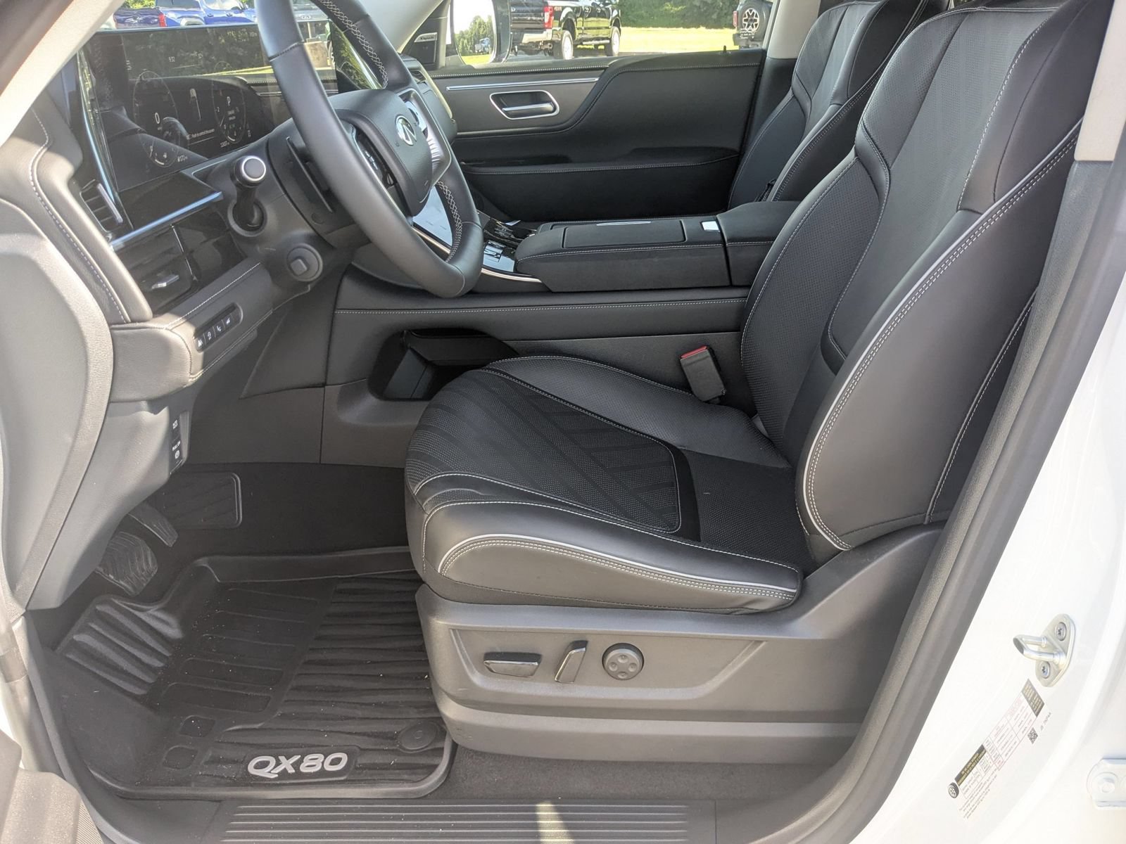 Used 2025 INFINITI QX80 Luxe AWD/4WD image 13