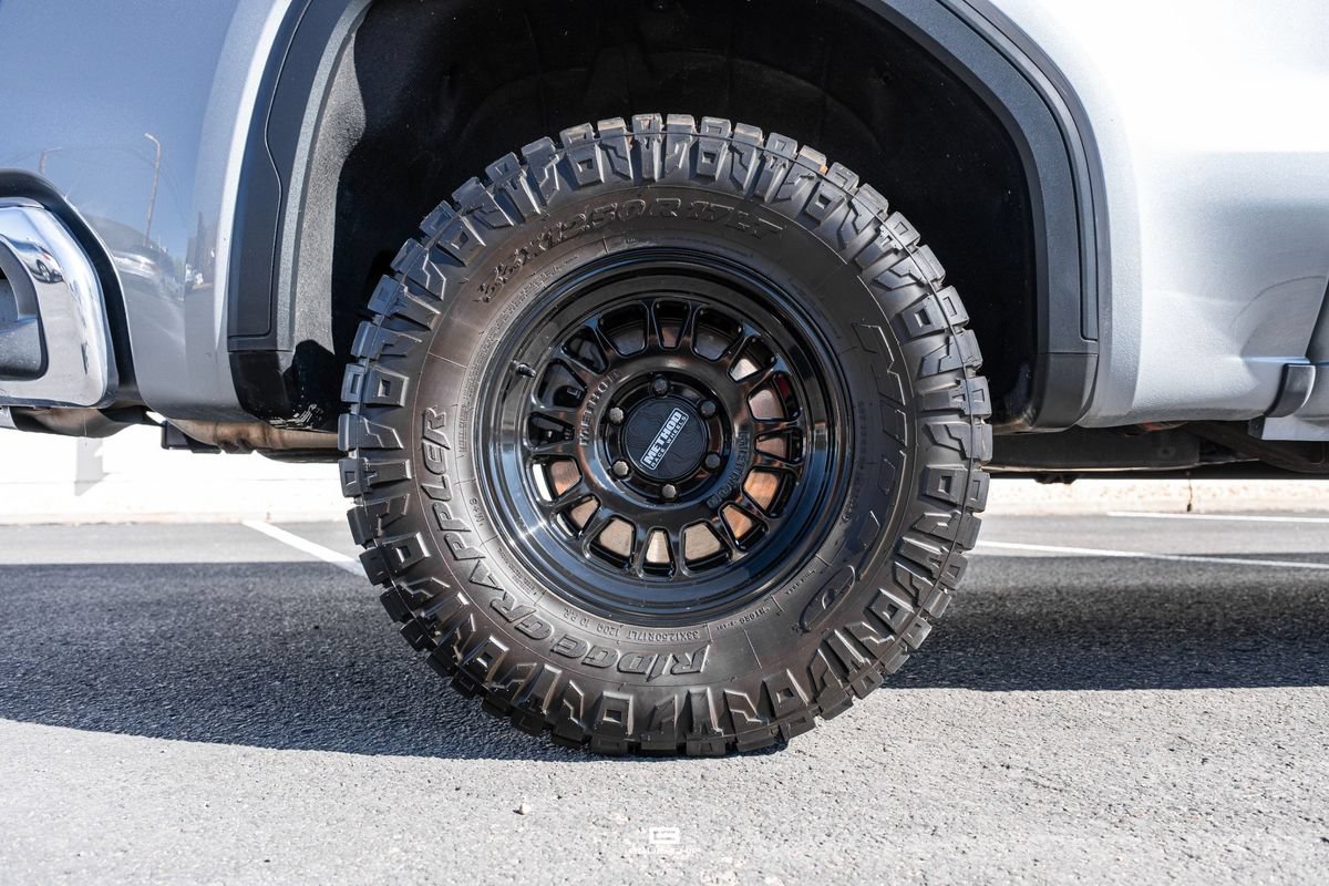 Used 2025 GMC Sierra 1500 SLE w/ X31 Off-Road Package AWD/4WD image 13