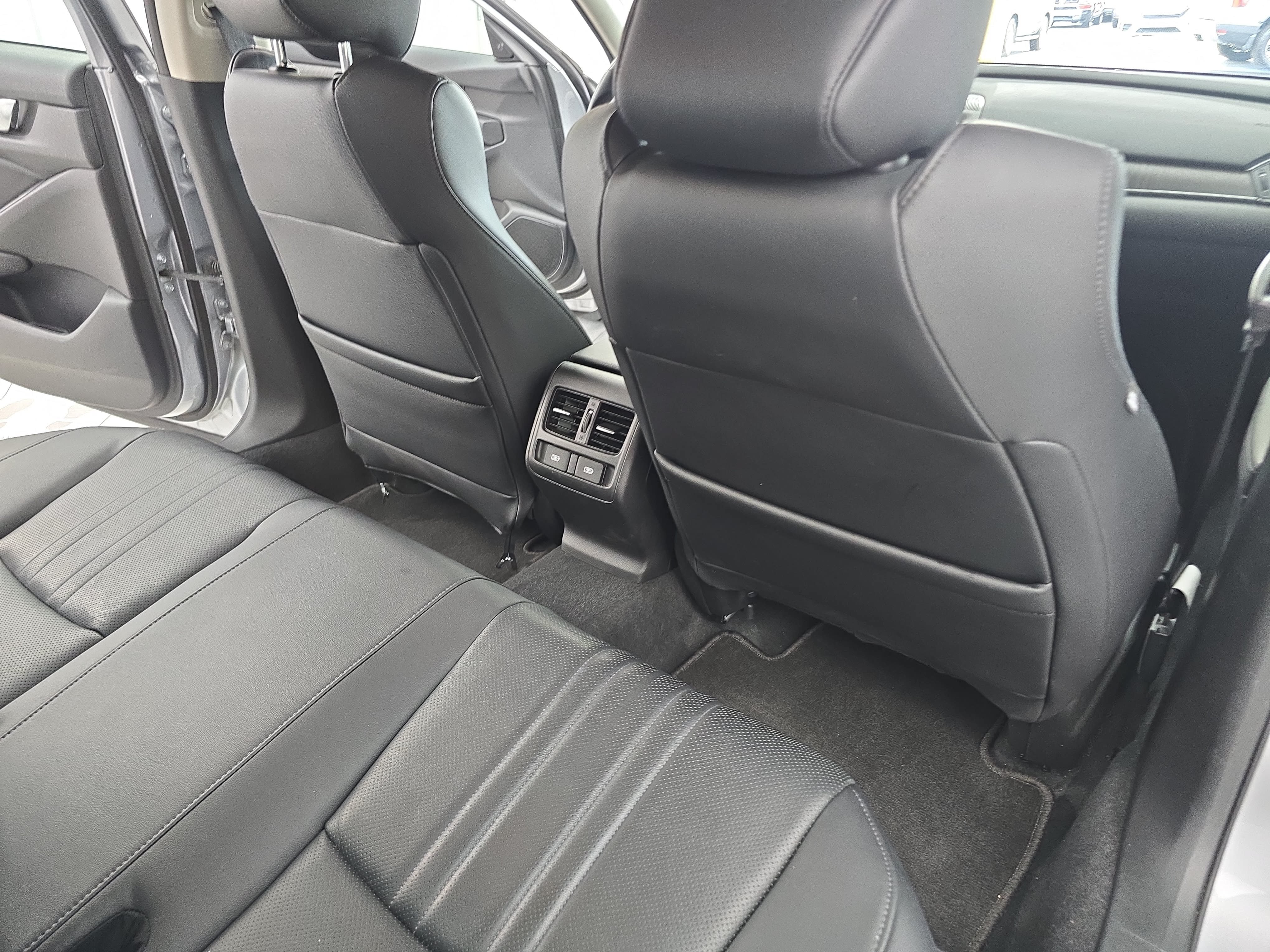 Used 2022 Honda Accord Touring image 11