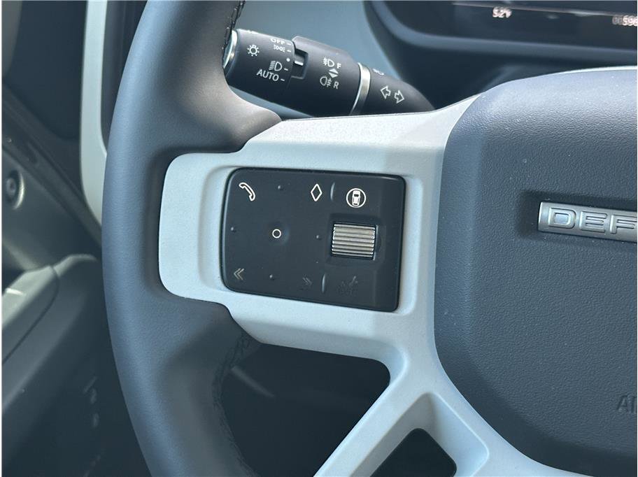 Used 2025 Land Rover Defender 90 S image 16