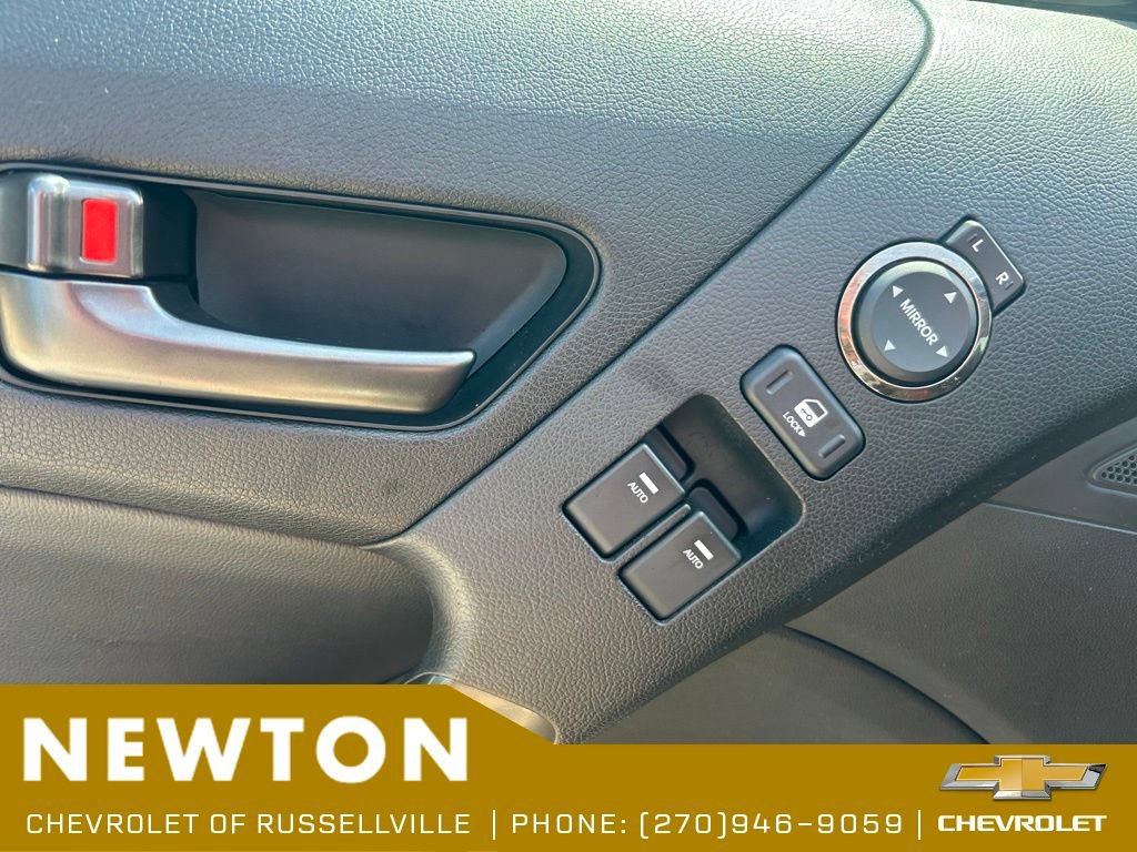 Used 2012 Hyundai Genesis 3.8 RWD image 9