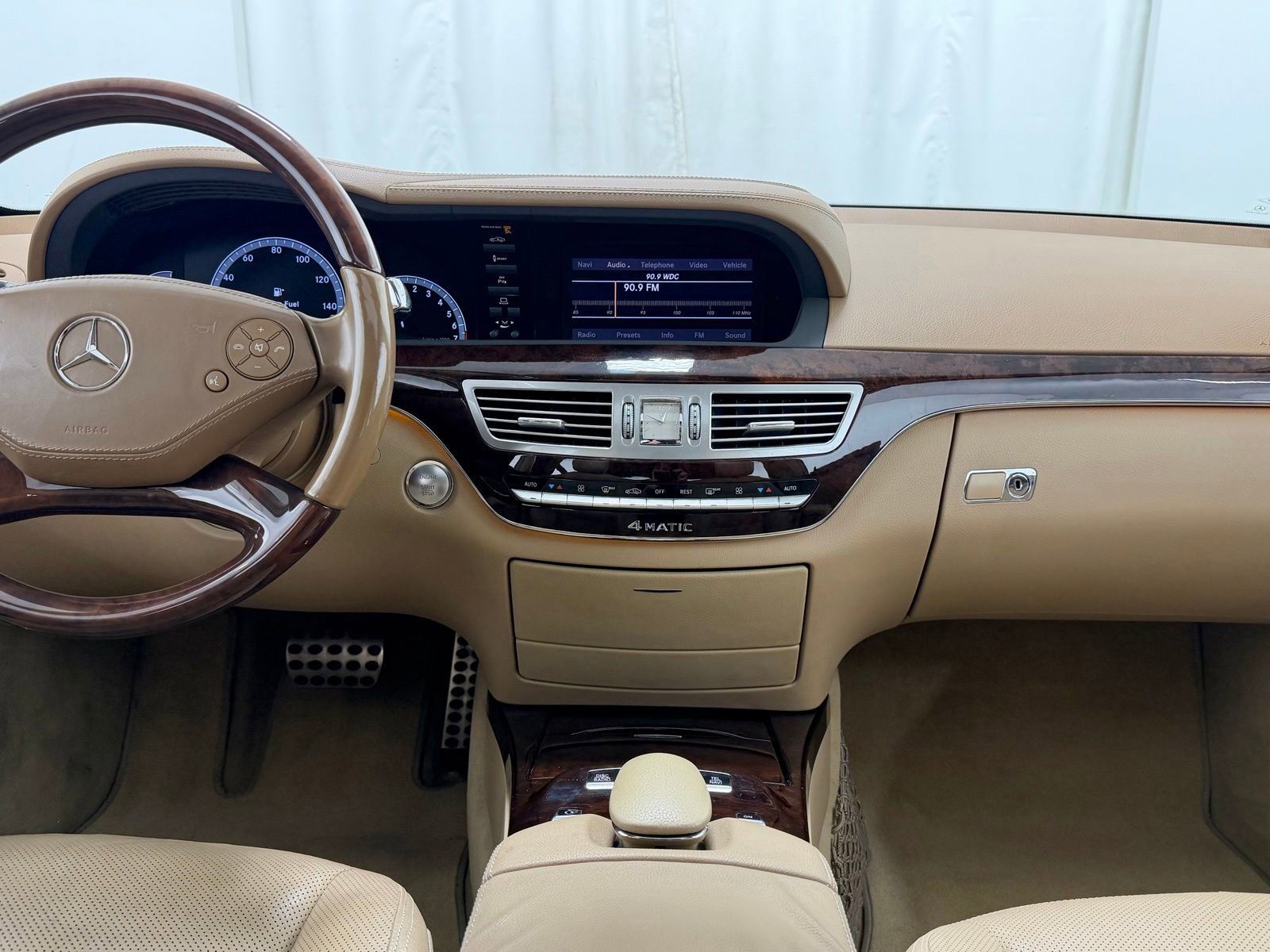 Used 2011 Mercedes-Benz S 550 4MATIC image 10