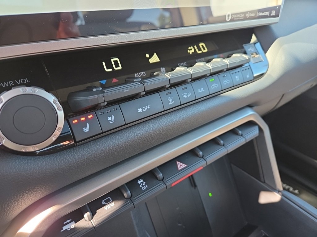 Used 2023 Toyota Tundra Limited image 32