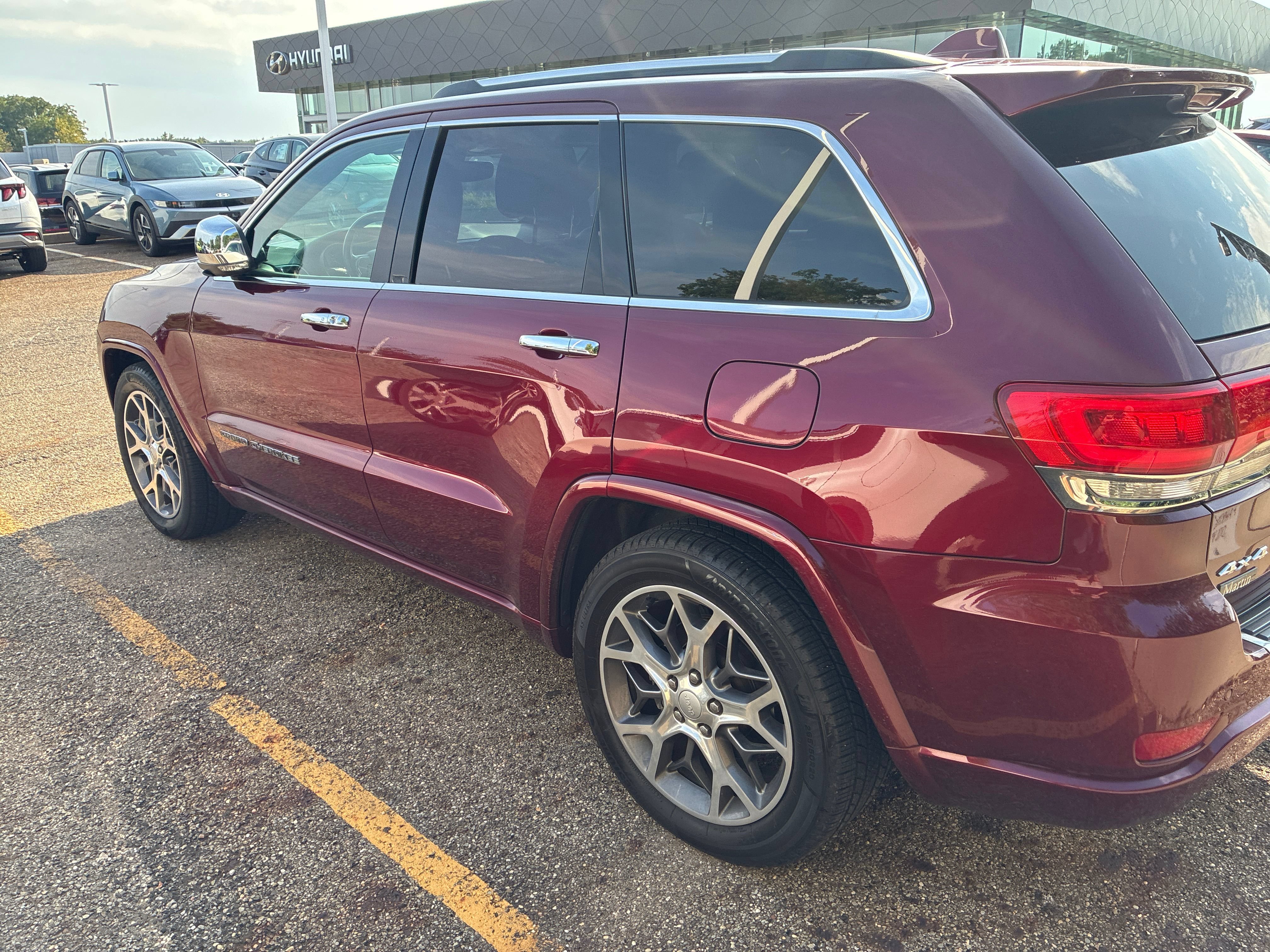 Used 2021 Jeep Grand Cherokee Overland AWD/4WD image 3