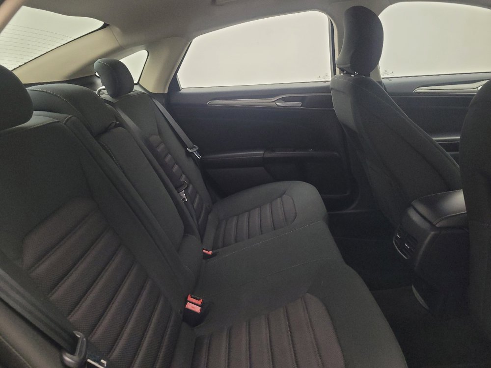 Used 2018 Ford Fusion SE w/ Fusion SE Technology Package FWD image 19