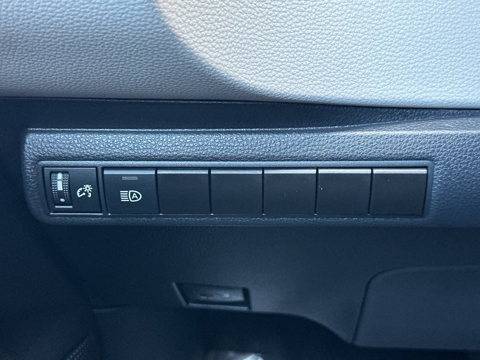 Used 2023 Toyota Corolla LE FWD image 31