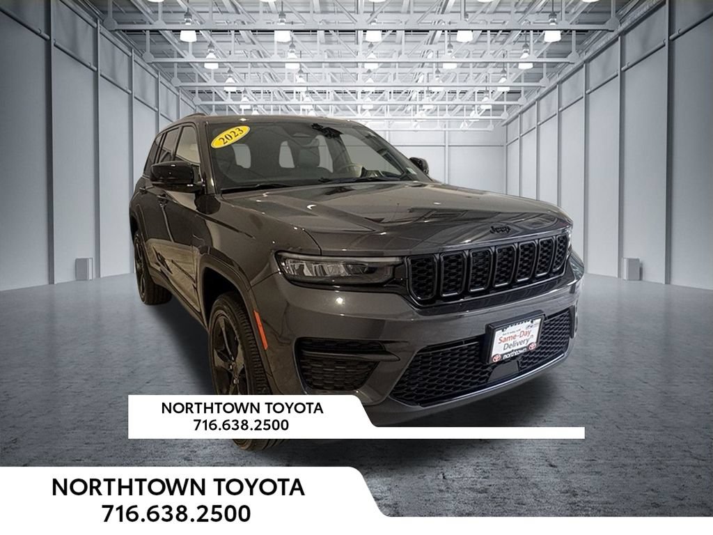 Used 2023 Jeep Grand Cherokee Altitude AWD/4WD image 18