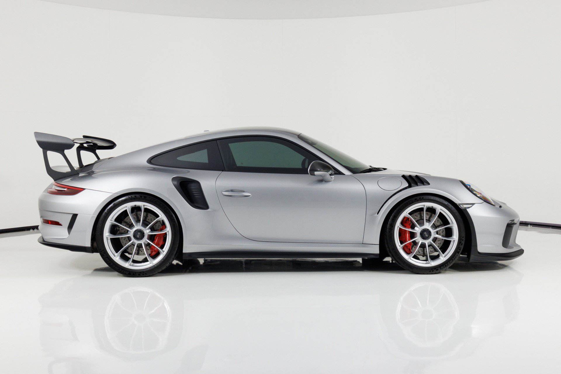 Used 2019 Porsche 911 GT3 RS RWD image 2