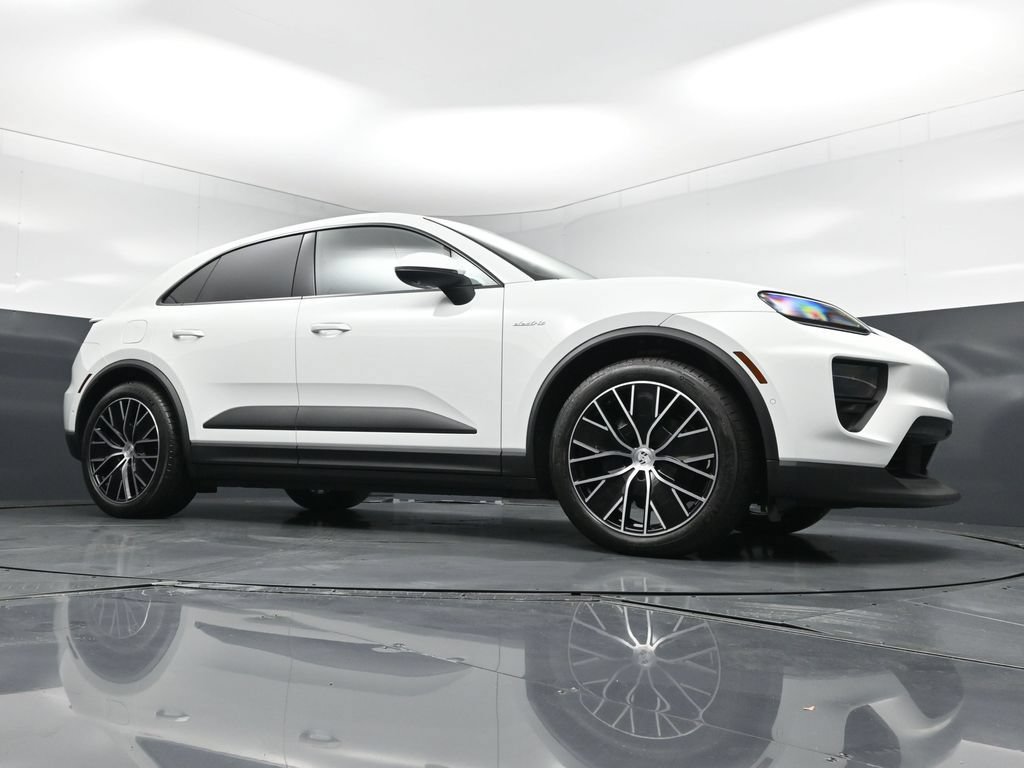 New 2026 Porsche Macan 4 Electric AWD/4WD image 26