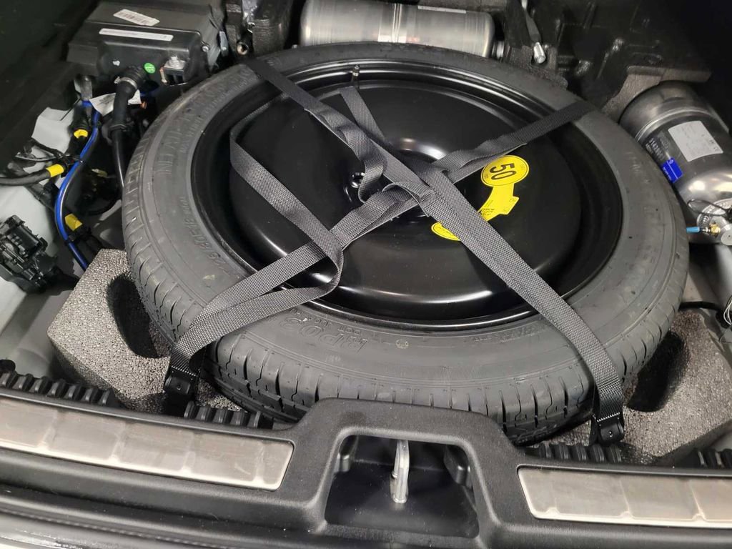 Used 2023 Volvo XC60 B6 Ultimate image 3