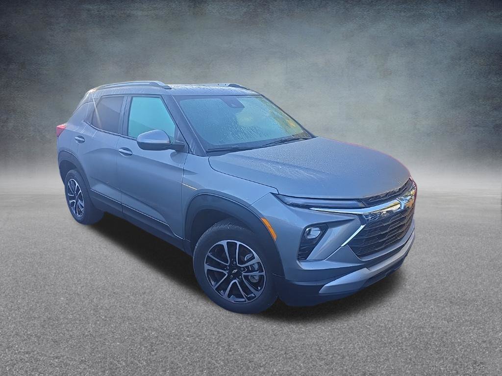 Used 2025 Chevrolet TrailBlazer LT AWD/4WD image 2