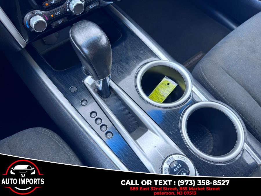 Used 2015 Nissan Pathfinder SV w/ Trailer Tow Package image 28