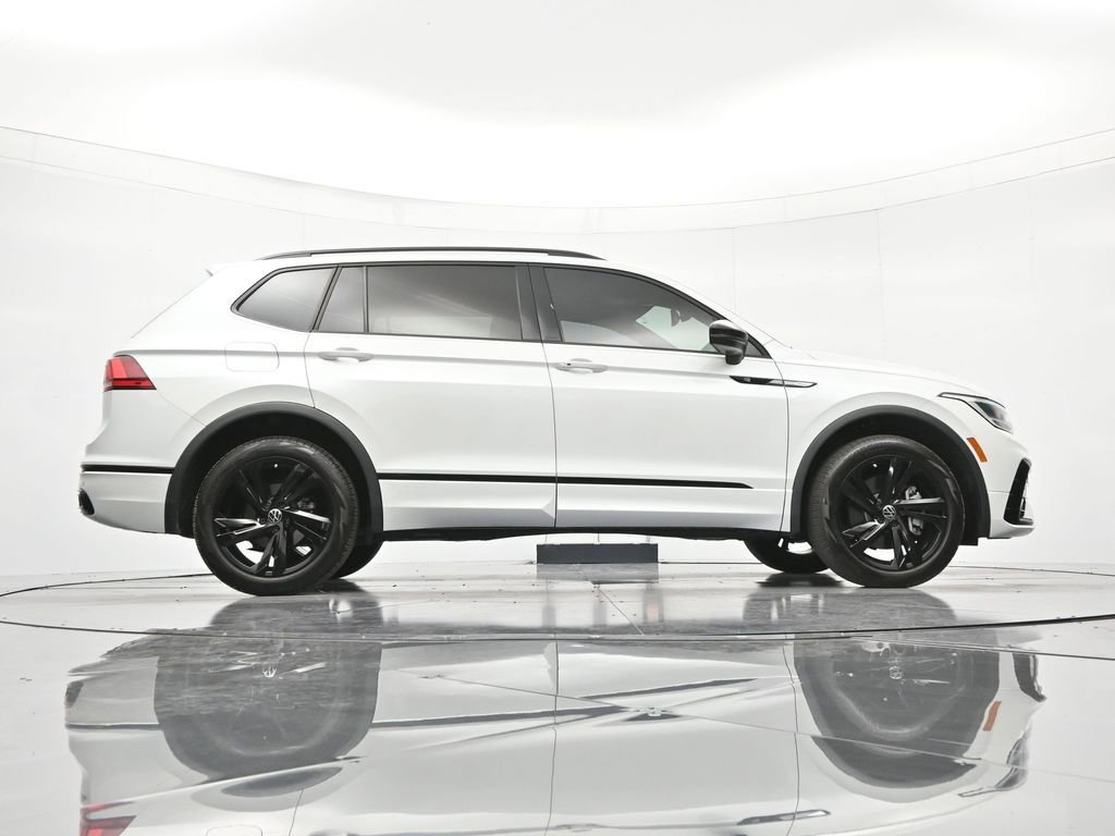 Used 2023 Volkswagen Tiguan SE R-Line FWD image 38