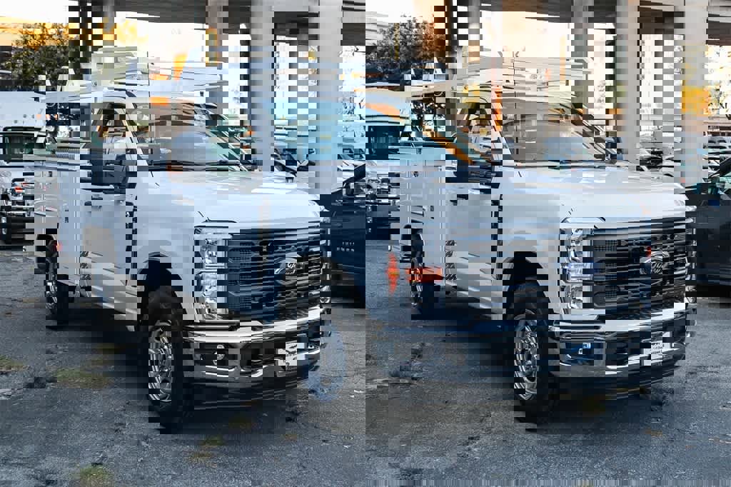 New 2026 Ford F250 XL w/ XL Chrome Package image 3