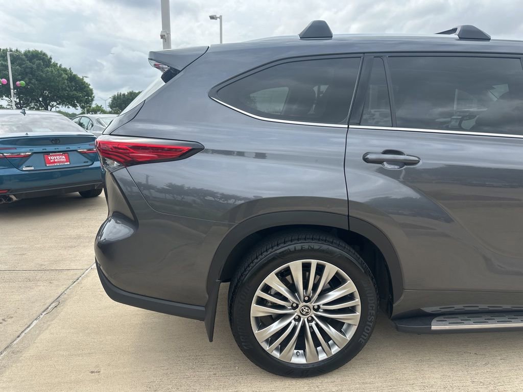 Used 2022 Toyota Highlander Platinum image 9