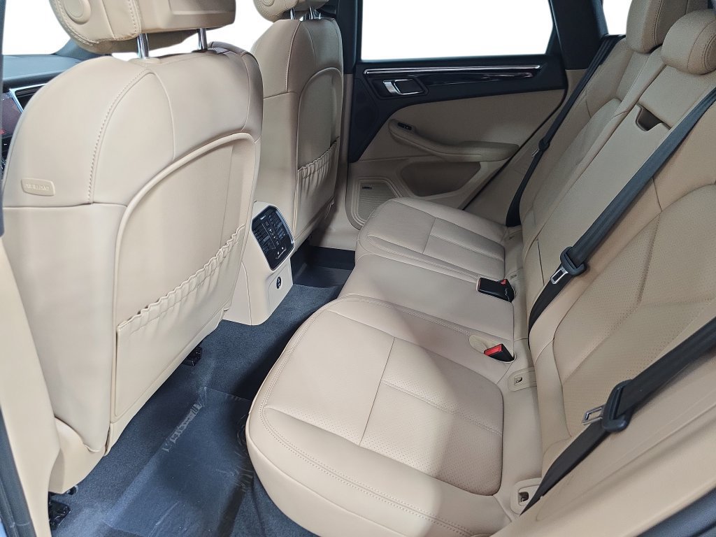 Certified 2026 Porsche Macan AWD/4WD image 24