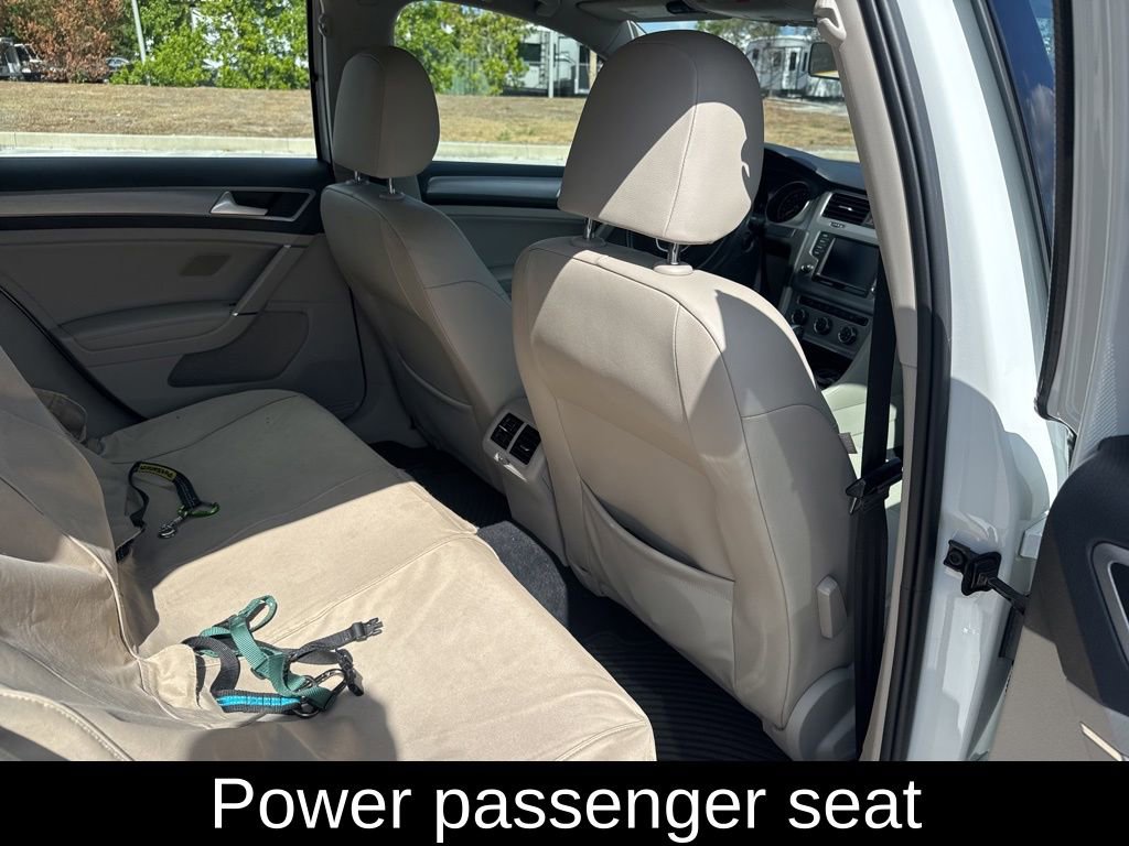 Used 2016 Volkswagen Golf SE image 18