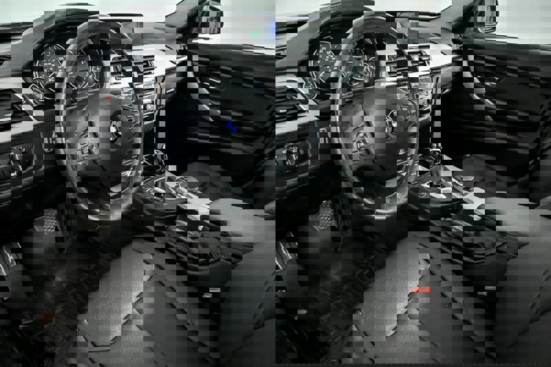 Used 2018 BMW 320i xDrive Sedan image 16