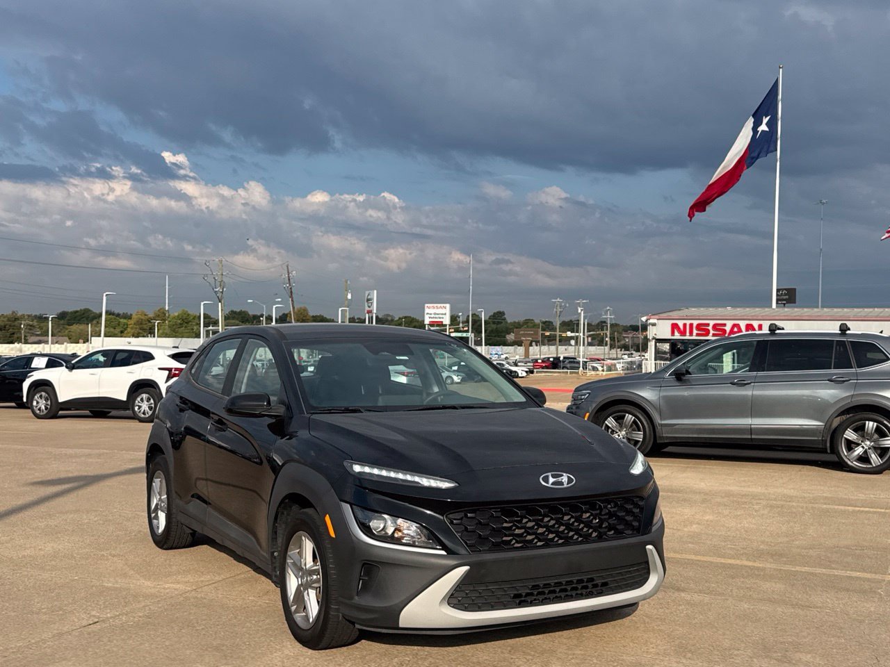 Used 2022 Hyundai Kona SE FWD image 2