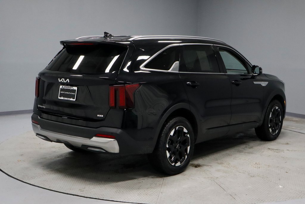 Used 2024 Kia Sorento S image 13