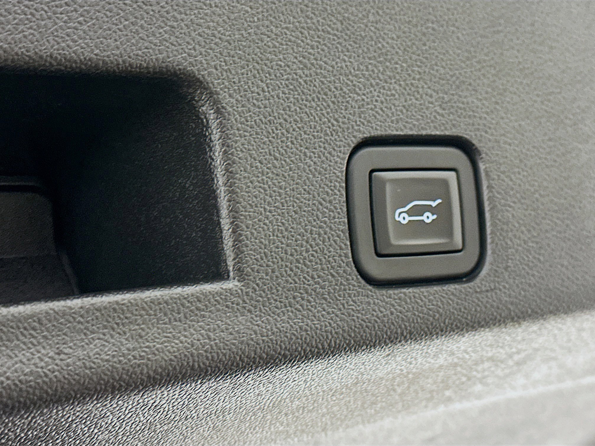 Used 2025 Chevrolet Traverse LT image 32