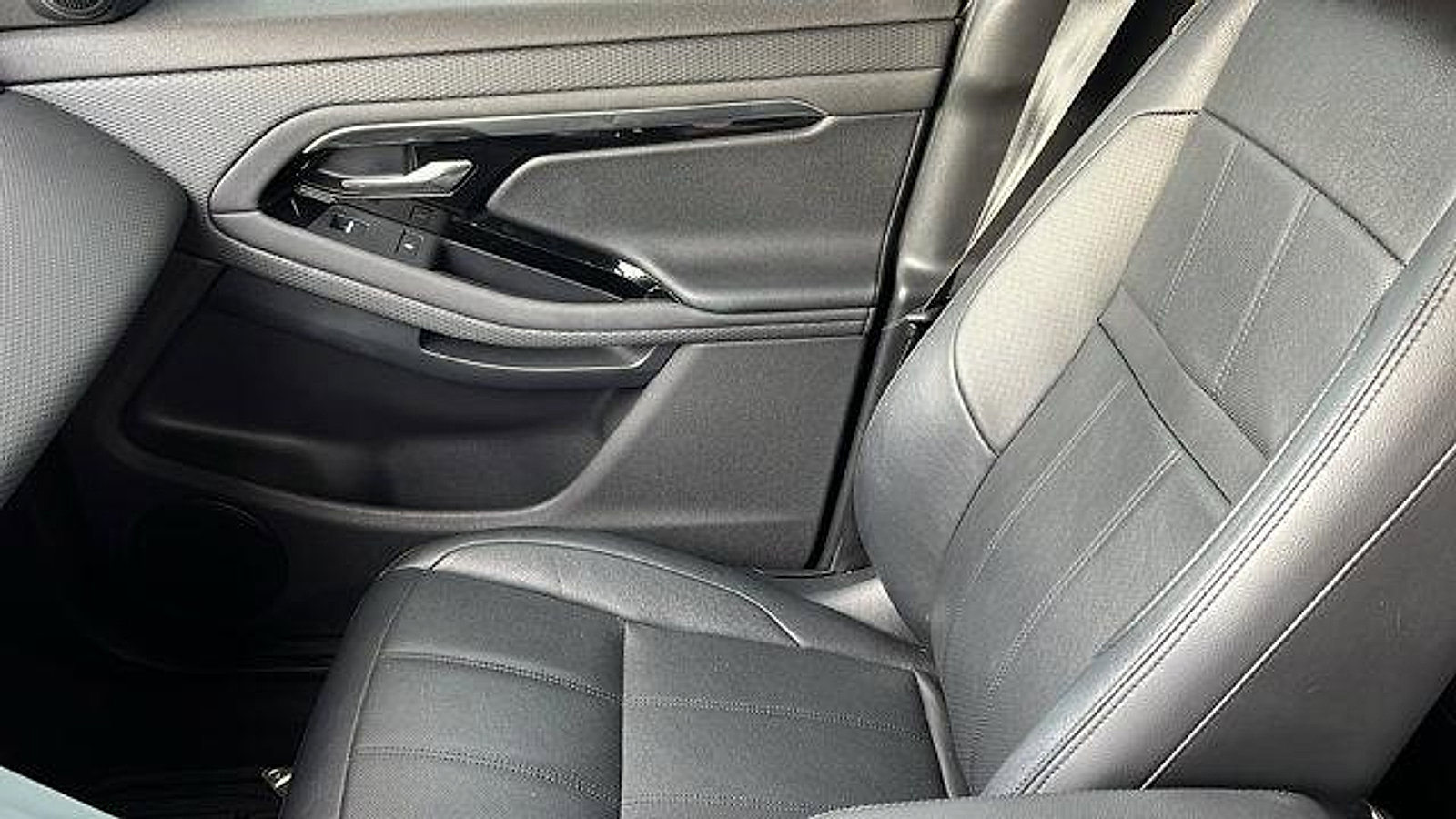 Used 2023 Land Rover Range Rover Evoque R-Dynamic S image 18