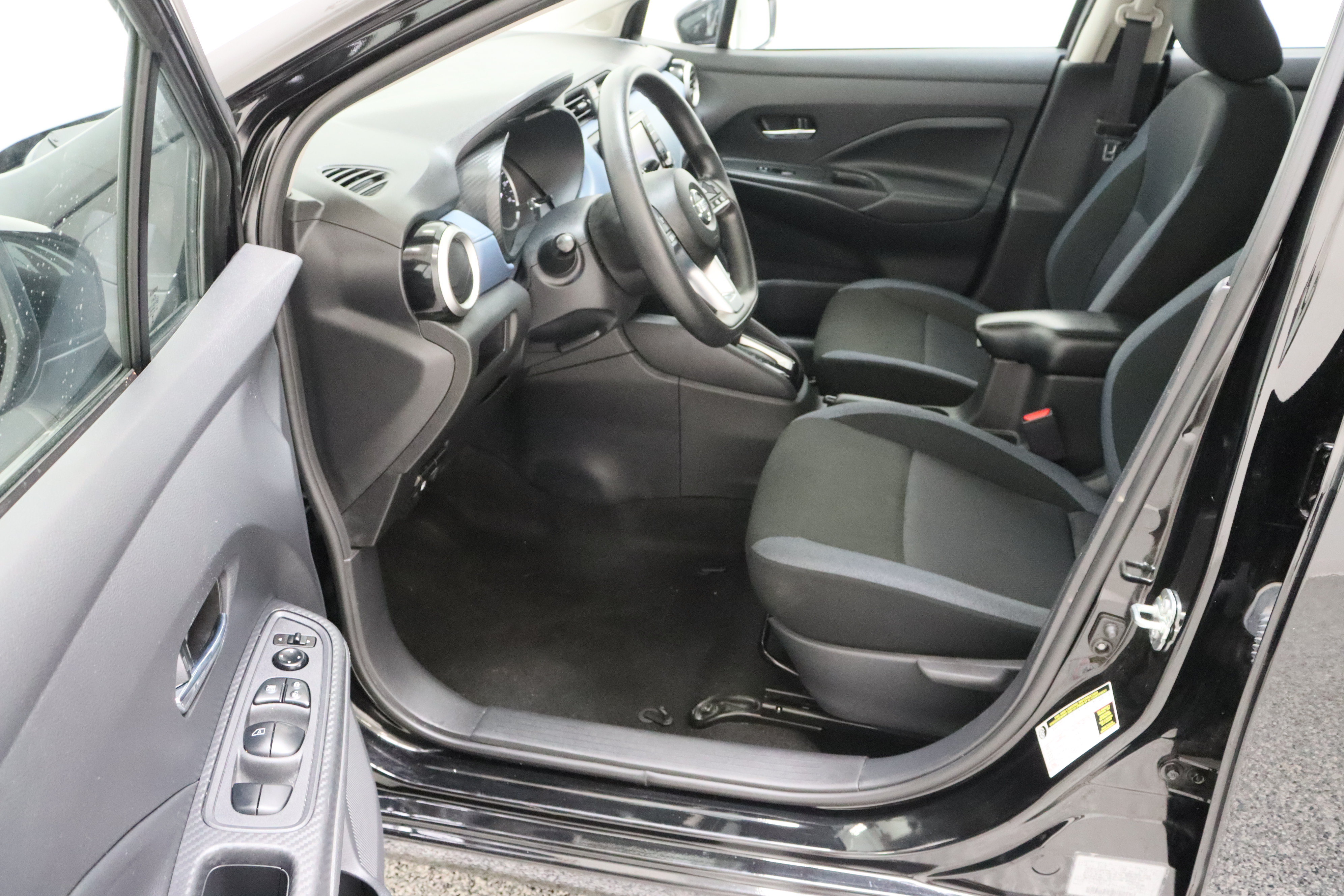 Used 2025 Nissan Versa SV FWD image 14