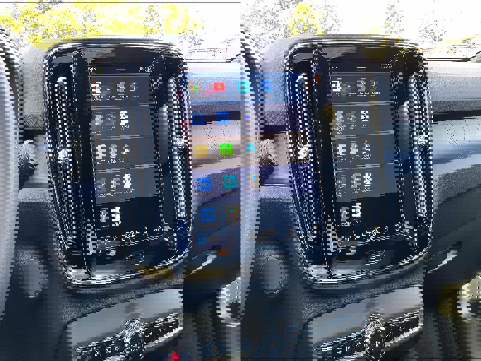 Used 2023 Volvo XC40 Recharge Plus w/ Protection Package Premier image 36