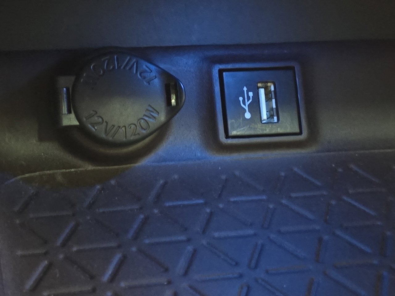 Used 2024 Toyota RAV4 Limited image 29