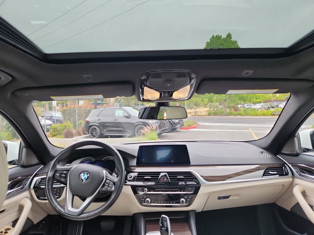 Used 2019 BMW 530e w/ Convenience Package RWD image 7