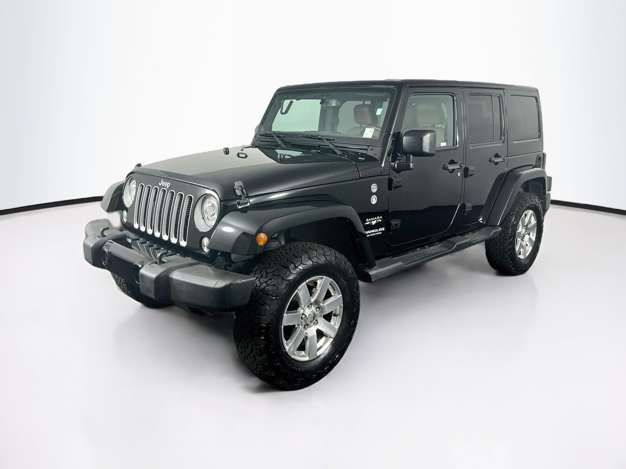 Used 2017 Jeep Wrangler Unlimited Sahara w/ Connectivity Group AWD/4WD image 3