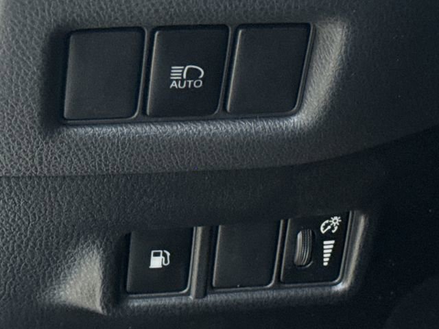 Used 2020 Toyota C-HR XLE image 23