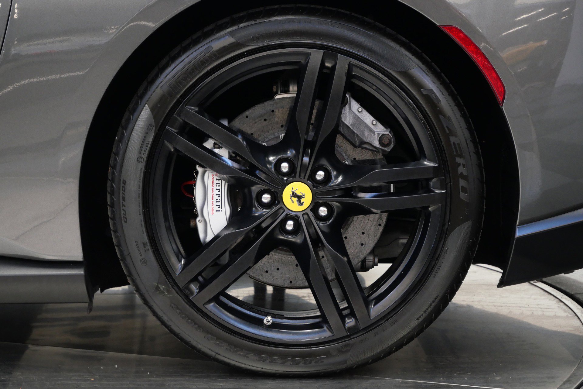 Used 2019 Ferrari Portofino RWD image 11
