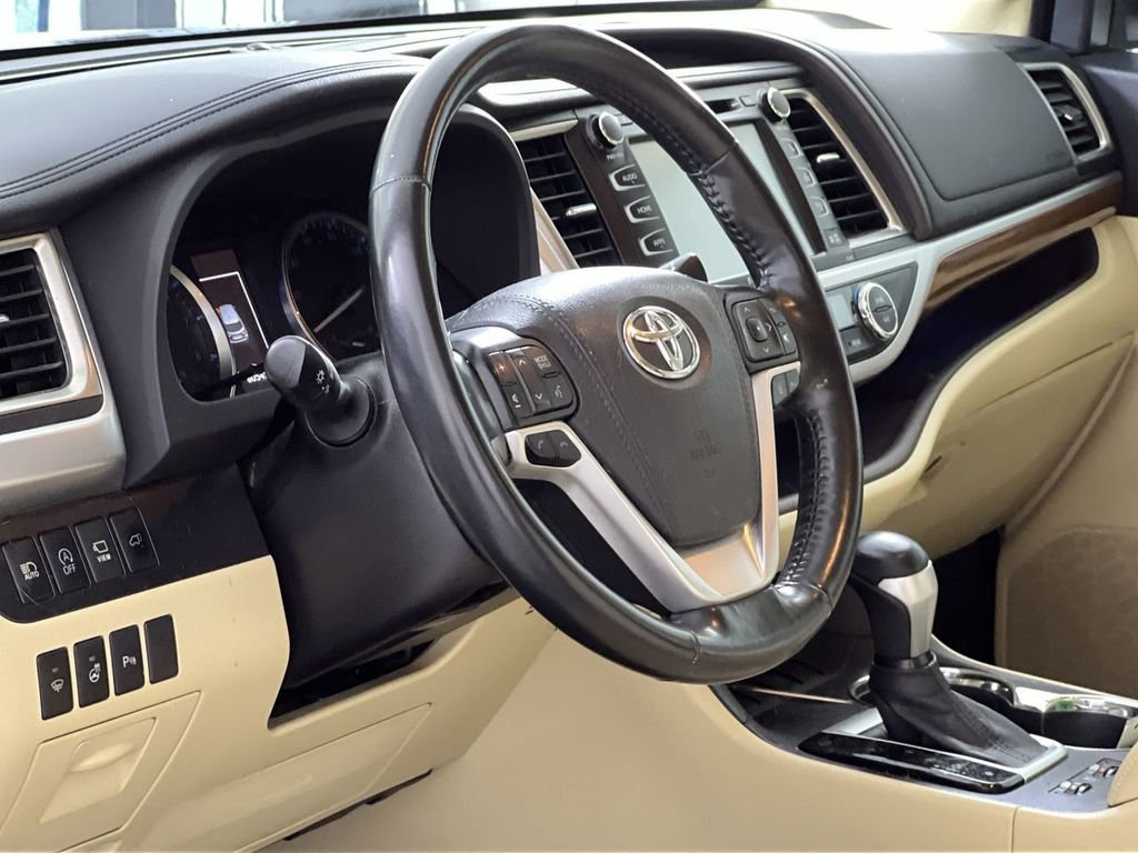 Used 2018 Toyota Highlander Limited Platinum image 22