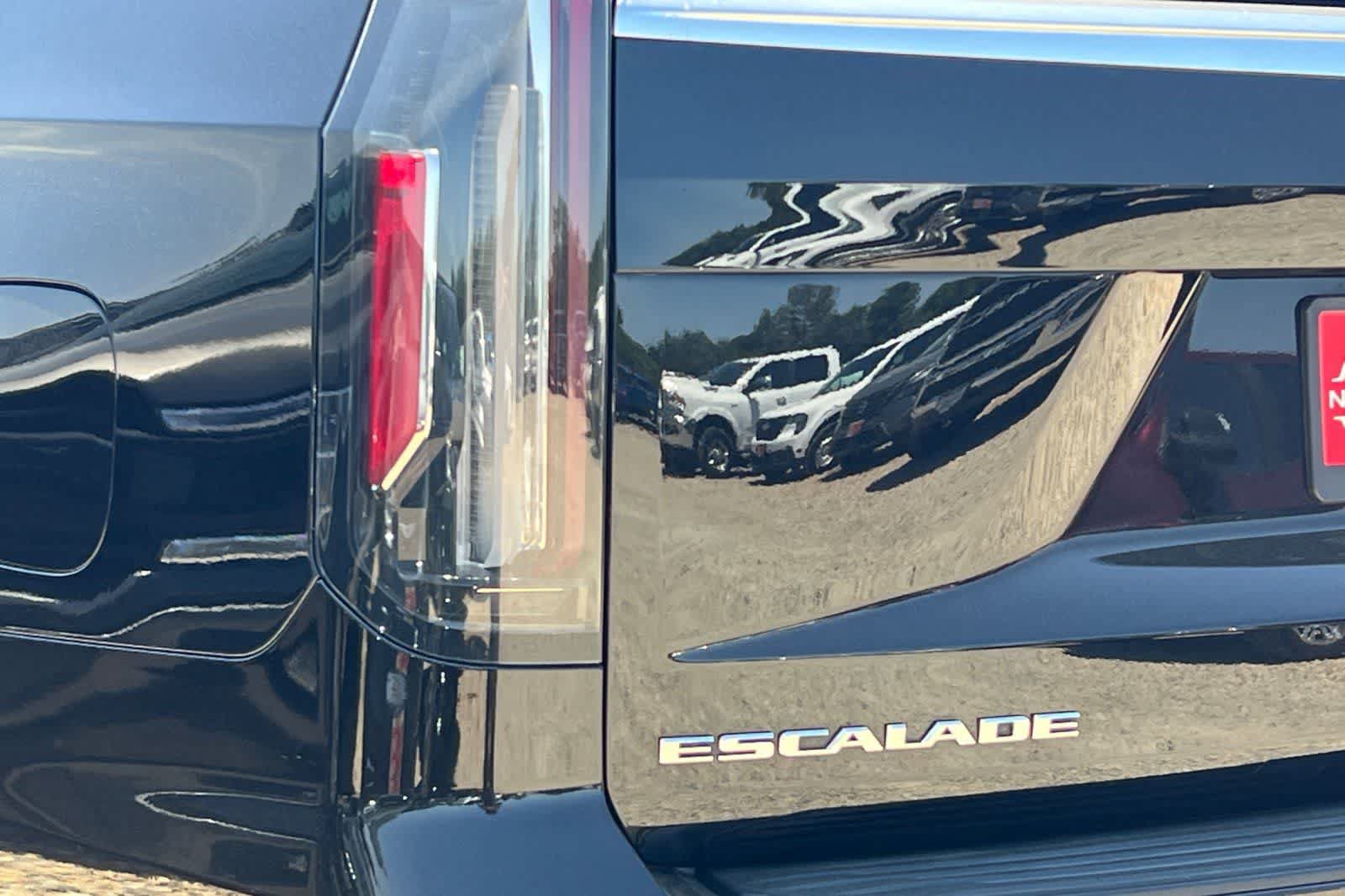 Used 2022 Cadillac Escalade ESV Luxury AWD/4WD image 17