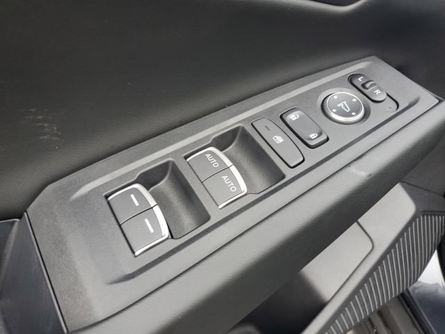 Certified 2025 Honda Accord SE image 9