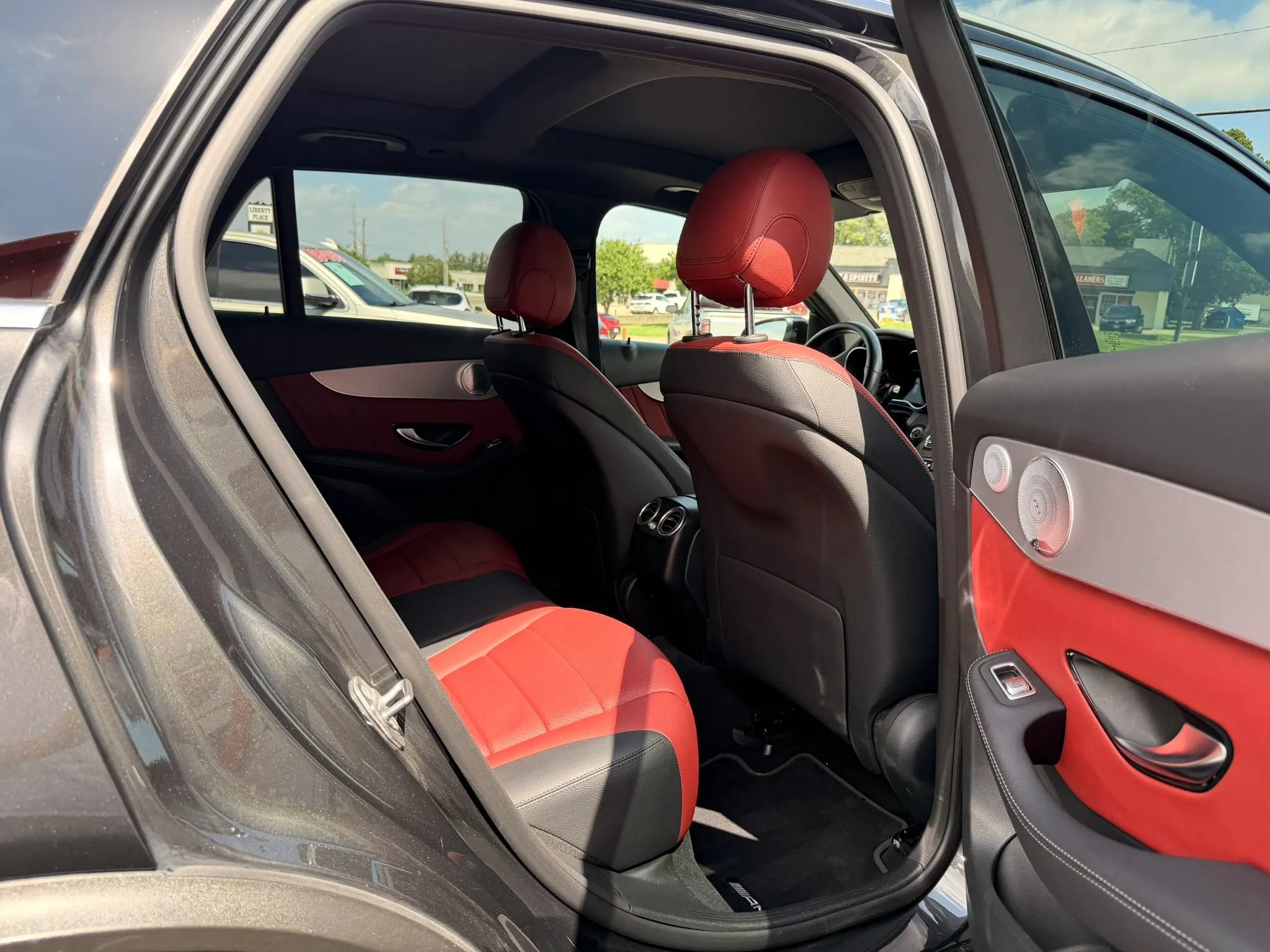 Used 2020 Mercedes-Benz GLC 300 4MATIC image 31