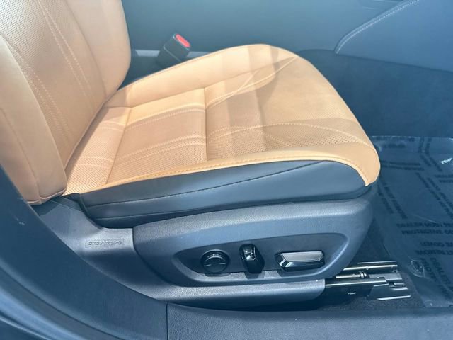 Used 2025 Lexus ES 300h w/ Technology Package image 57