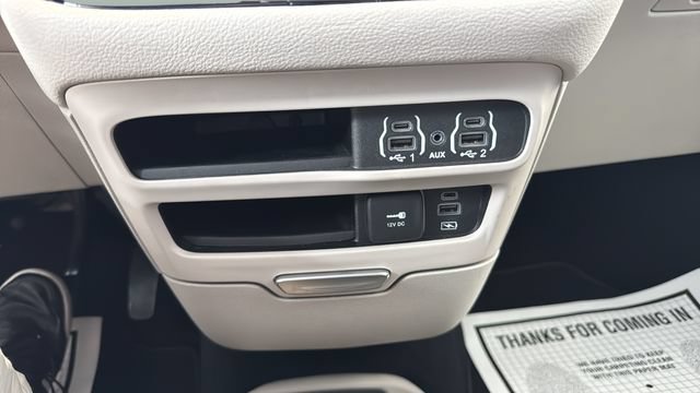 Used 2022 Chrysler Pacifica Touring-L FWD image 16