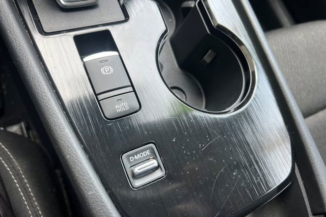 Used 2024 Nissan Rogue SV image 39