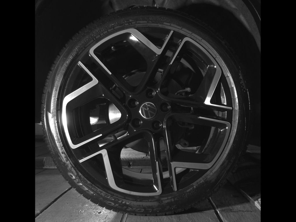 Certified 2025 Volkswagen Tiguan SEL R-Line AWD/4WD image 13