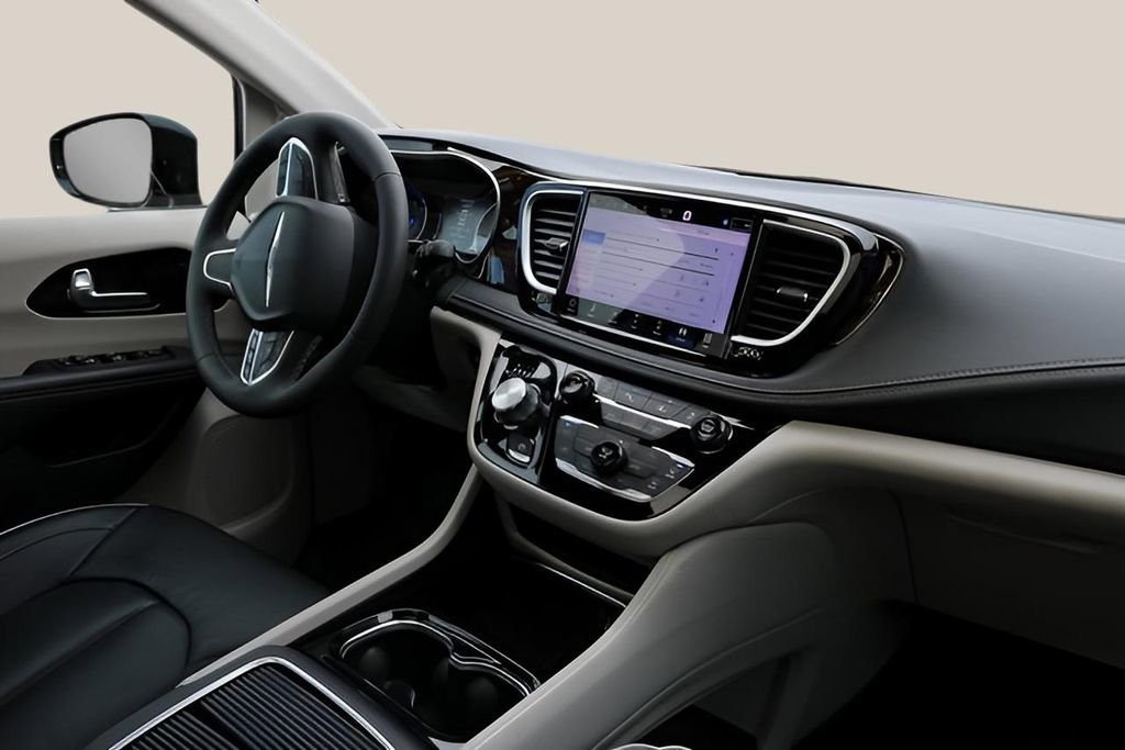 Used 2023 Chrysler Pacifica Limited image 20