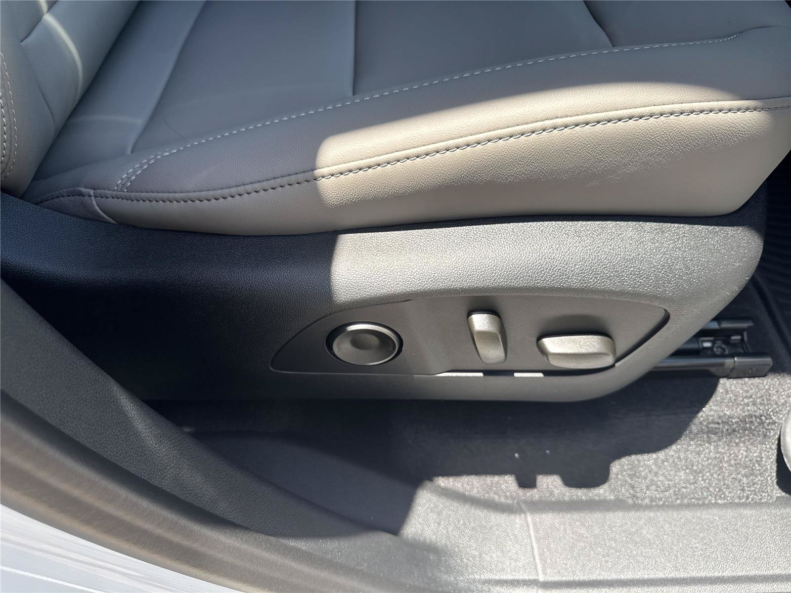 New 2026 GMC Acadia Elevation w/ Elevation Premium Package FWD image 38