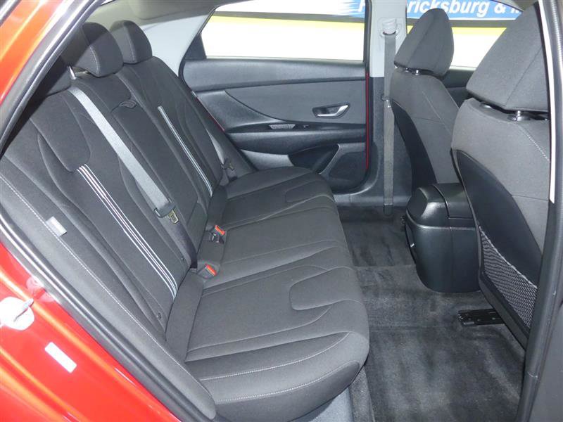 Used 2025 Hyundai Elantra SEL image 21